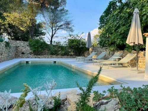Mazet With Pool In Nîmes Garrigue