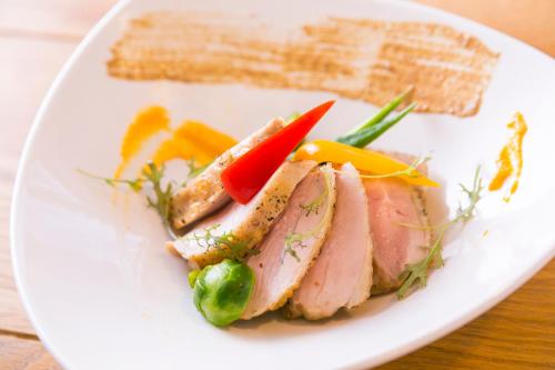 旅館の敷地内または近くでの食事または食べ物