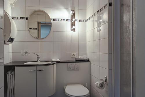 A bathroom at Gasthof Eisenbahn