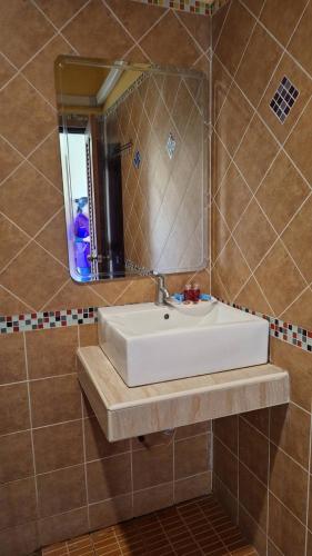 a bathroom with a white sink and a mirror at ปราณบุรีน้อยรีสอร์ท in Ban Nong Sua
