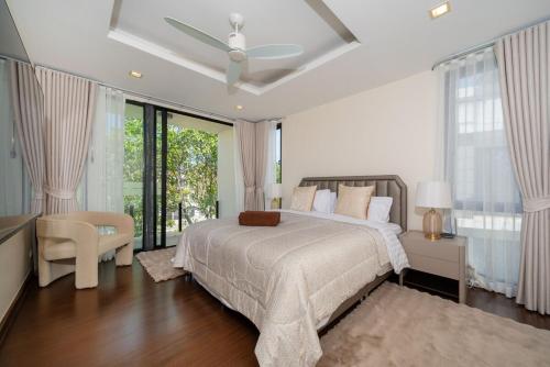 a bedroom with a bed and a ceiling fan at Luxury 5 bed Laguna Park no Pool in Bang Tao Beach