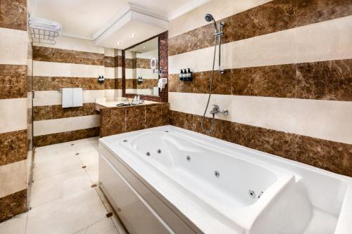 Millennium Al Aqeeq Hotel