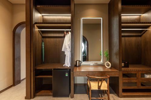 a room with a desk and a mirror at Emerald Garden Retreat in Phú Quốc