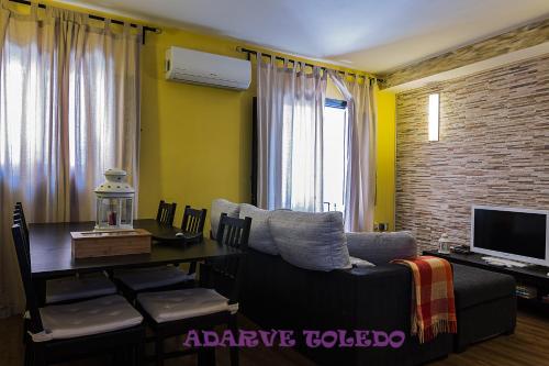 Posezení v ubytování Apartamentos Adarve Toledo