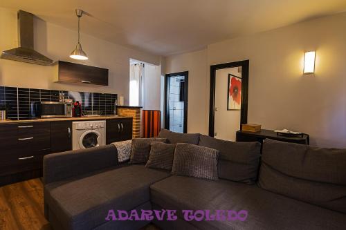 A seating area at Apartamentos Adarve Toledo