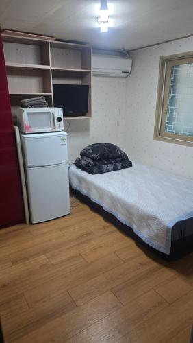 Ένα ή περισσότερα κρεβάτια σε δωμάτιο στο Dongdaemun Studio