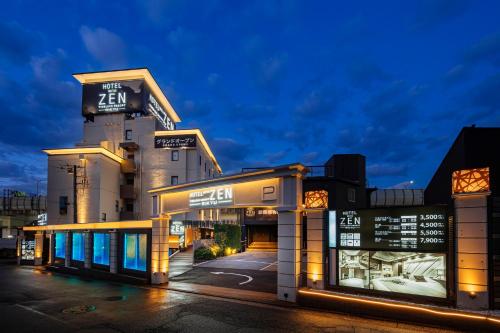 a store front of a building at night at Hotel ゼンRIKYU横浜町田 in Yokohama
