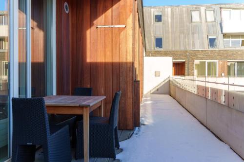 Foto Modern Apartment with Balcony near Tivoli & Metro 6