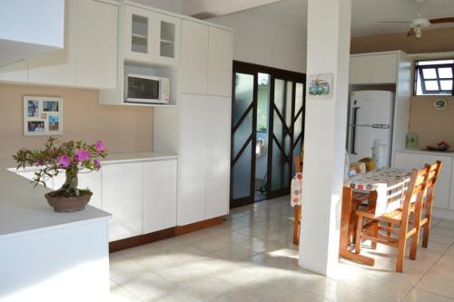 Dapur atau dapur kecil di Mozamba Surf House