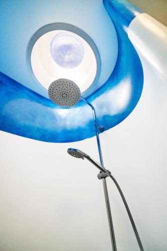 a ceiling light with a microphone in a room at Ferienhauspark Asgard in Damp in Damp