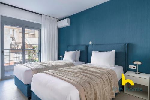B1 Bright 2BR Haven w Balcony, Kingbed & Parking!