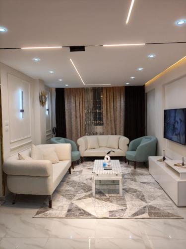 Pyramids Gardens 37 H, 5th Floor