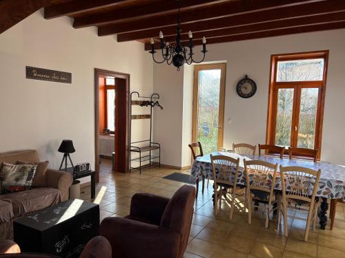 a living room with a dining room table and chairs at Gîte LA ROUCHERIE bis in Lottinghen
