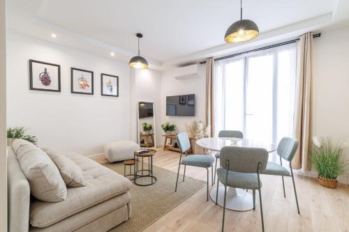 Elegant 2 Bedroom 2 min walk to Monaco