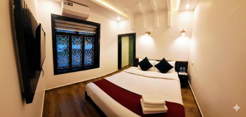 a hotel room with a bed and a window at 1 Forest Soul - Forest Side Retreat with Pool in Batheri