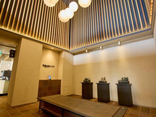 a lobby with a table and two sculptures on the wall at Rakuten STAY Awara Onsen in Awara