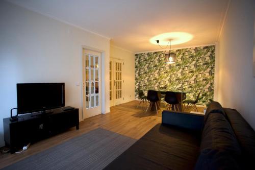 2Bedroom Flat - Families, remote work, downtown - Private Garage