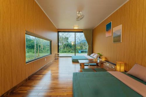a large room with two beds and a table at Blue Diamond Retreat in Vực Trô
