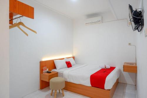 RedDoorz near GOR UNY