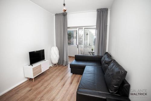 Quiet 3BR Flat - City Center - Warm and Bright - Remote Work