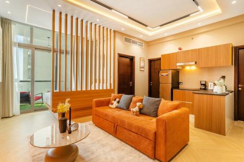 Luxury 2BHK w Floating Bed in Dubai Marina DEC 1604