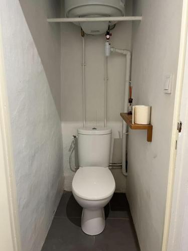 Quiet and sunny charming one-bedroom apartment with views