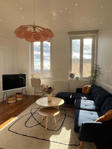 Quiet and sunny charming one-bedroom apartment with views