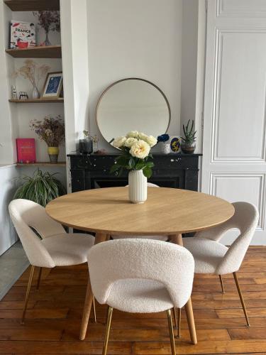 Quiet and sunny charming one-bedroom apartment with views