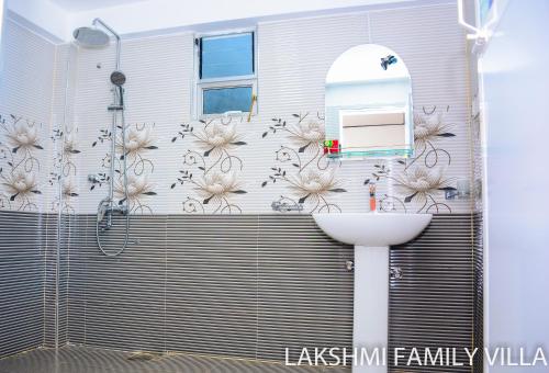 Kupatilo u objektu Lakshmi Family Villa