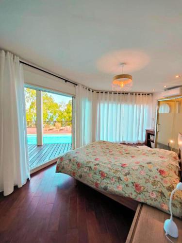 a bedroom with a bed and a view of a pool at Home Ocean 360 piscine chauffée et SPA in Saint-Leu