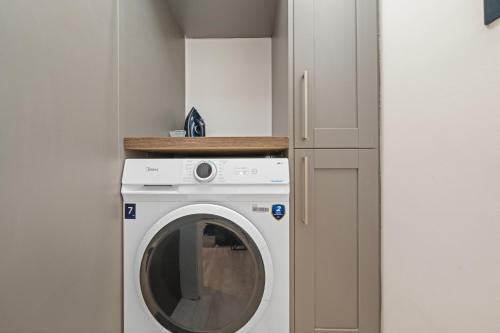 Upper Grove 2 Bedroom Apartment - Edinburgh photo 34
