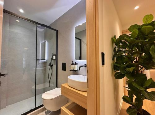 Ako235 - 2BR Metaxourgeio 5th Floor with Jacuzzi
