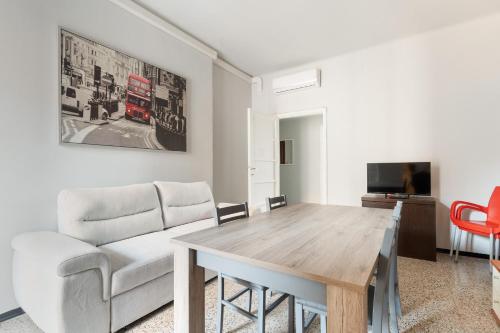 GuestHost - D'Adda Bright Apartments