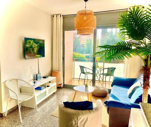 BEACH&POOL, Boutique Apartament with free parking, full equipped in Fenals Beach