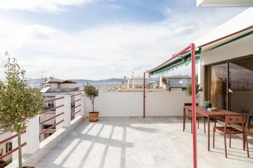 Serenity Penthouse with terrace in Exarcheia