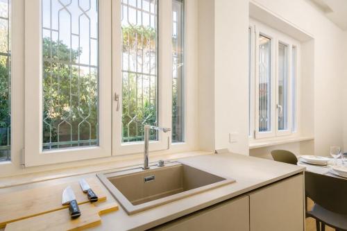 Elegantis Aventino Suite Apartment - Colosseo, Metro and Circo Massimo Nearby