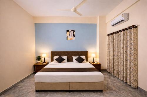 a bedroom with a large bed and two lamps at Hotel Sai 9 Heaven A Quality Apartment Perfect for Families in Shirdi