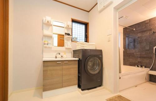 7-Min Tengachaya Luxury Home w Garden, 2-Car parking