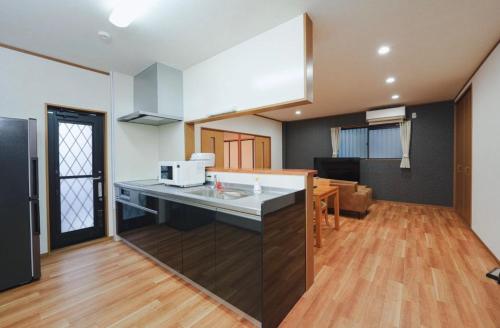 7-Min Tengachaya Luxury Home w Garden, 2-Car parking