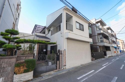 7-Min Tengachaya Luxury Home w Garden, 2-Car parking