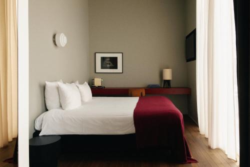 Llit o llits en una habitació de Hotel Pilar