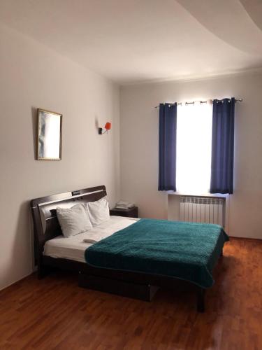 Llit o llits en una habitació de Yan Hotel Erevan
