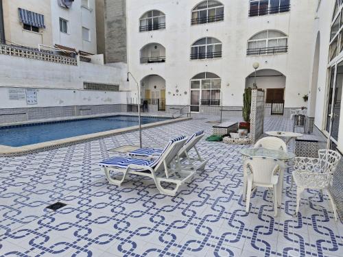 La Casa de Verónica - Serene Apartment with Shared Pool, Steps from the Beach