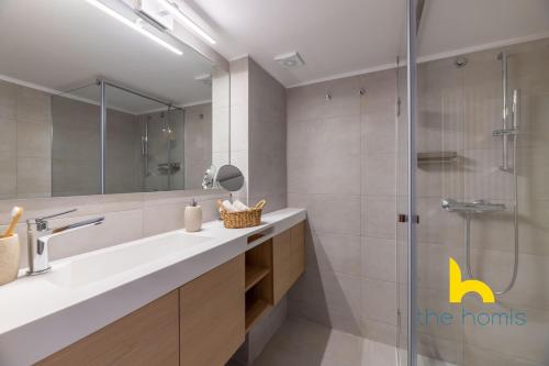 Sky-High Athenian Elegance Retreat With Views!