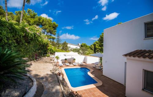 a swimming pool in the backyard of a house at Mar Bella Nou in Font de Sa Cala