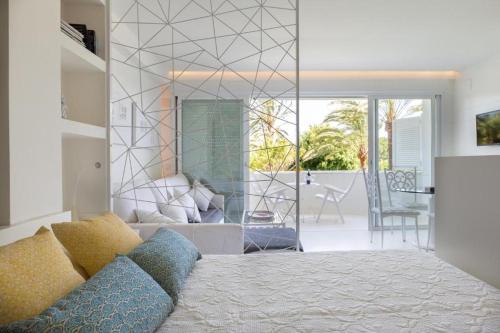 Bright Studio Pool Walk to Beach – Playa Real - Pass the Keys