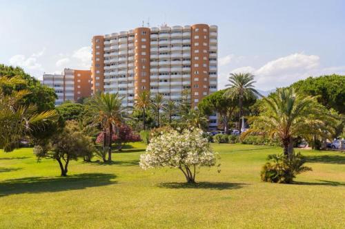 Bright Studio Pool Walk to Beach – Playa Real - Pass the Keys