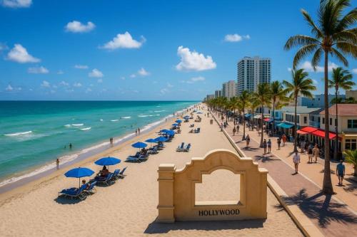 a beach with chairs and umbrellas and the ocean at Circ Hotel in Hollywood