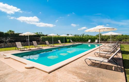 a swimming pool with chairs and umbrellas at Son Capellot Uno in Felanitx