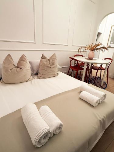 CallMeHome - Navigli Apartment - Authentic Milanese Stay